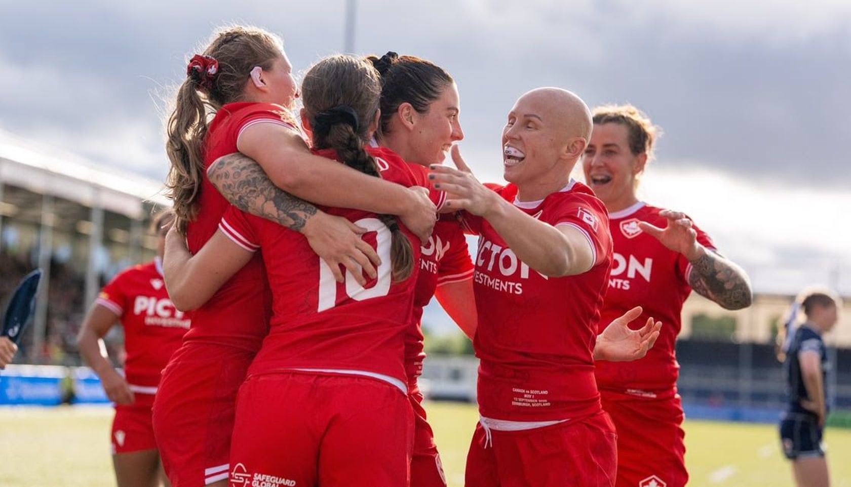 Olivia Apps celebrates try with her teammates in Canada's win over Scotland in Round 1 of the 2026 WXV Global Series (Credits to Rugby Canada)